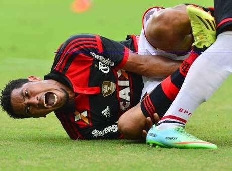 Dupla Alecsandro-Hernane não está garantida no Flamengo