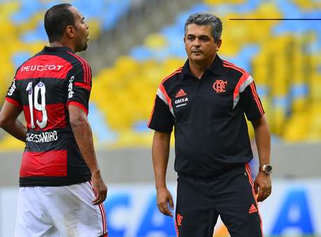 Ney Franco quer varredura por reforços após ira da torcida