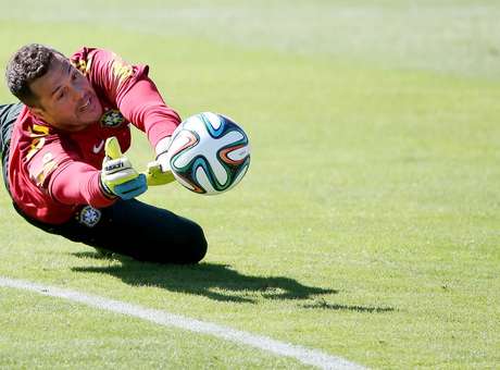 Julio César entra na mira e deixa Felipe longe do Flamengo