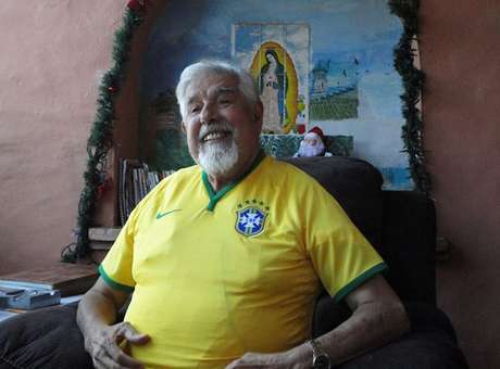 OFF - Presente divide Professor Girafales entre Brasil e México