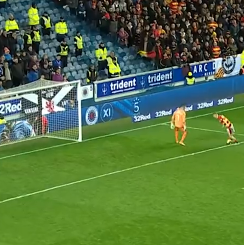 Em partida pela Copa da Escócia, o Rangers fez um gol desrespeitando o fair  play, causando uma confusão em campo. Em seguida, o próprio técnico do  Rangers pediu para que o time