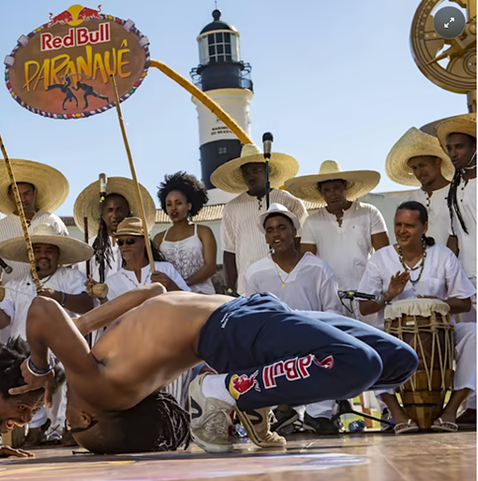 Capoeira movimento AU Red Bull Paranauê