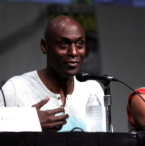 Lance Reddick é homenageado por Keanu Reeves e colegas em