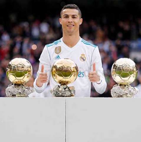 Cristiano Ronaldo ri-se da Bola de Ouro entregue a um jogador reformado