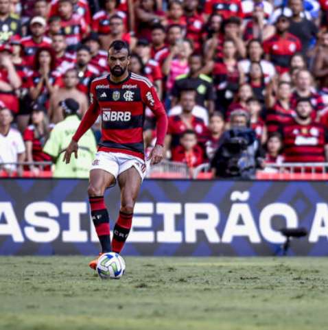 Léo Pereira critica sistema defensivo do Flamengo por lances de