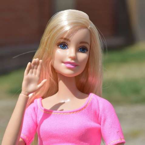 A Mattel lançou a Barbie Aborto para incentivar as meninas a matar