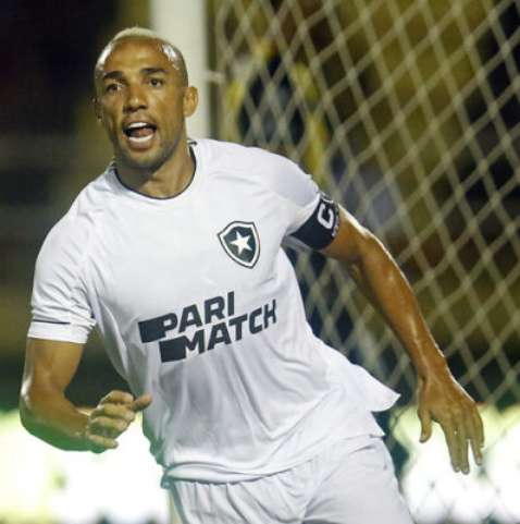 Em nota, Botafogo afirma querer jogar contra o Fortaleza na terça-feira -  Lance!