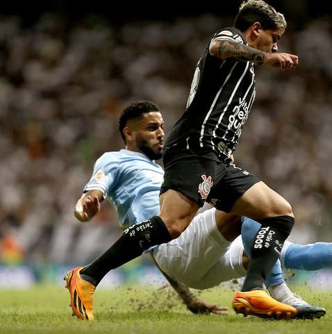 Em jogo difícil em Porto Alegre, Timão vence Grêmio e respira no