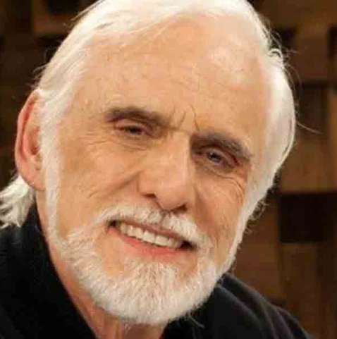 Com 130 kg, ator Francisco Cuoco tem dificuldades para se locomover