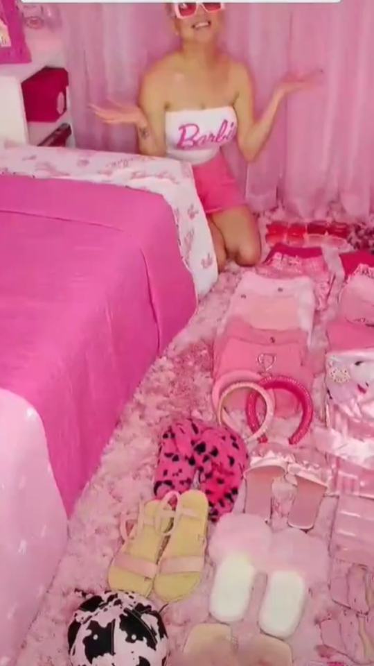 Vida de Barbie! Mulher gasta meio milhão para construir casa inspirada na  boneca: veja as fotos – Pais&Filhos