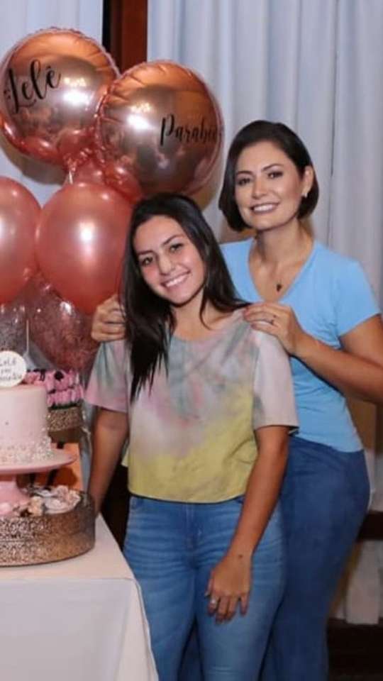 Foto: Michelle Bolsonaro é mãe de Laura, quinta filha de Jair