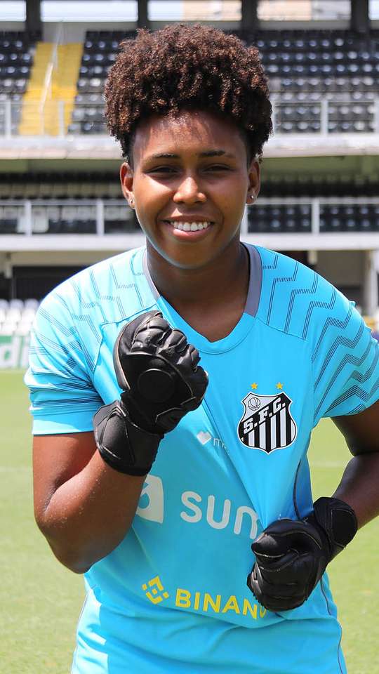 Patrocinadora faz ação para torcida conhecer jogadoras da seleção feminina  - 02/07/2023 - UOL Esporte