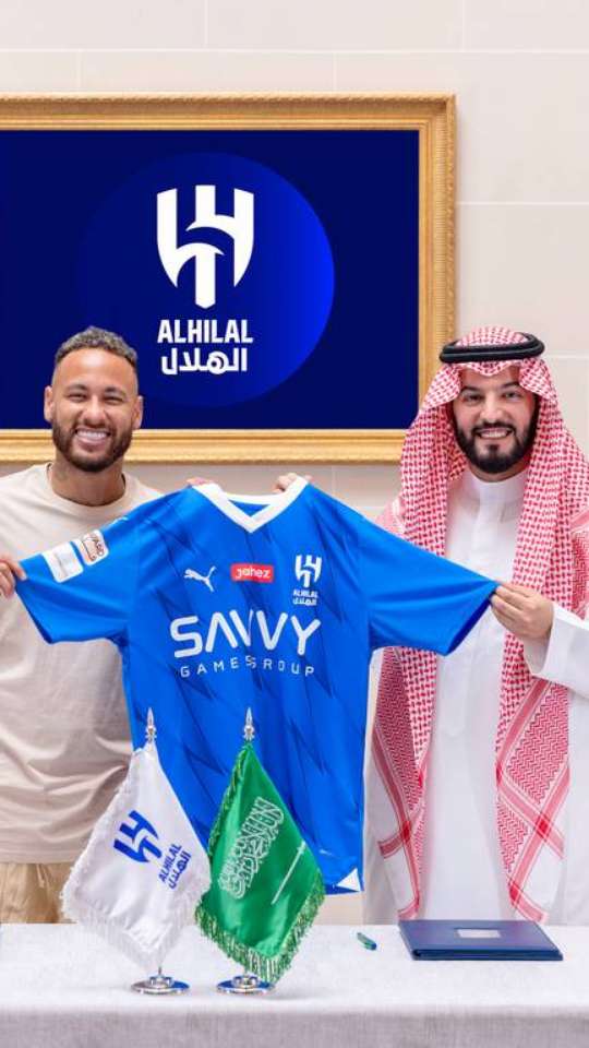 Perfis da Arábia Saudita Colocaram um emoji no crucifixo de Neymar pa