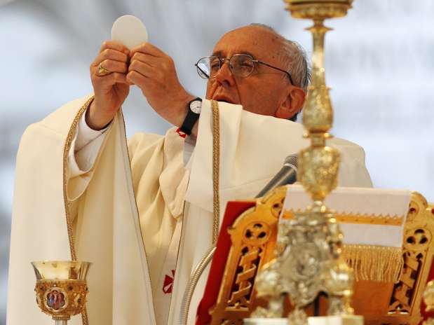 O papa Francisco celebra a missa de Corpus Christi na Basílica de São João de Latrão, em Roma Foto: Reuters
