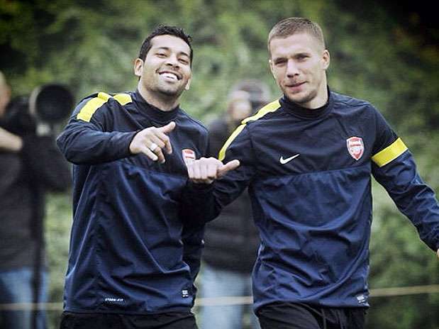 Em português, Podolski deseja boa sorte a André Santos no Fla: é tois
