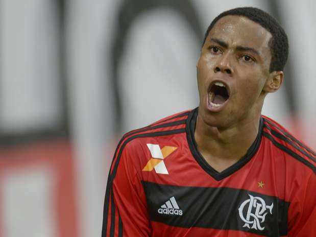 Assumpção chama presidente do Fla de patético por zombar do Botafogo