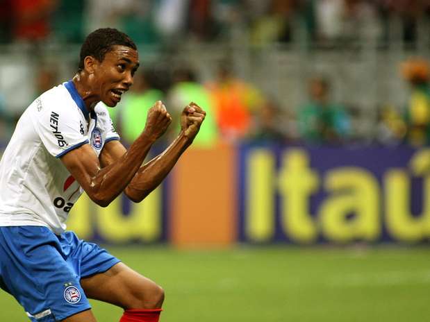 Embalado, Bahia faz 3 no Flamengo em casa e assume vice-liderança