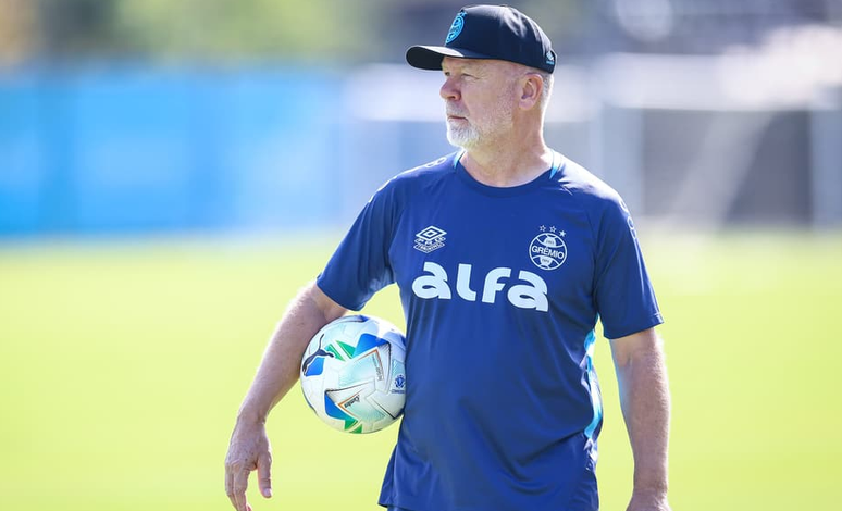 O treinador Mano Menezes