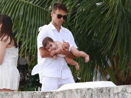 Ivete Sangalo recebeu familiares e amigos em batizado das filhas Foto: AGNews / PurePeople