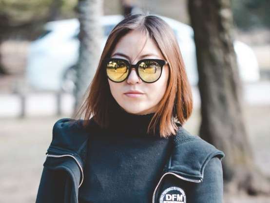O long bob na altura dos ombros é um dos cortes médios mais queridinhos das fashionistas Foto: Unsplash / David Hurley / PurePeople