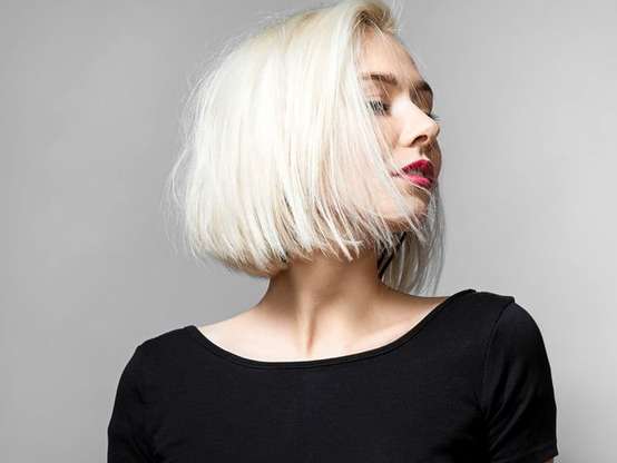 O long bob na altura dos ombros é um dos cortes médios mais queridinhos das fashionistas Foto: Unsplash / David Hurley / PurePeople