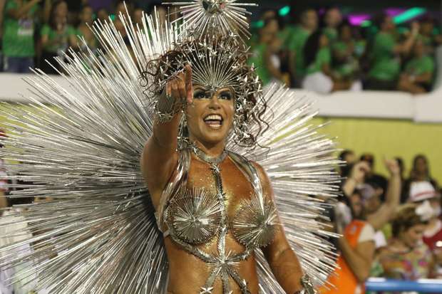 Raíssa de Oliveira, rainha de bateria no desfile da Beija Flor, no grupo especial do Carnaval 2020, na Sapucaí, nesta terça-feira (25). Foto: Wallace Teixeira / Futura Press