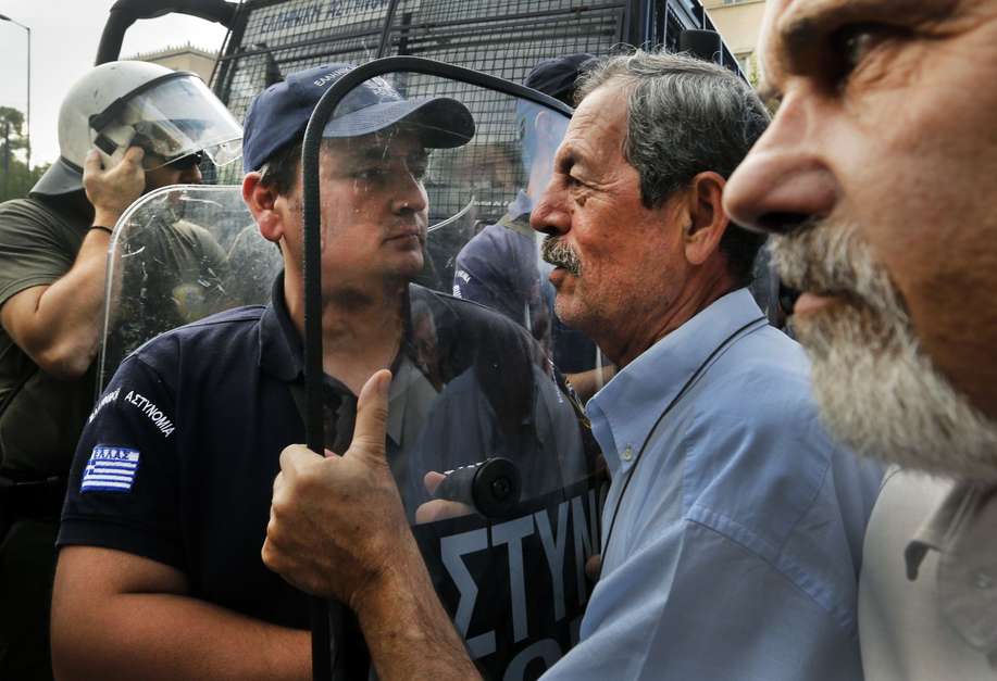 Los manifestantes corean lemas contra la Unión Europea y el Gobierno griego Foto: Reuters en español