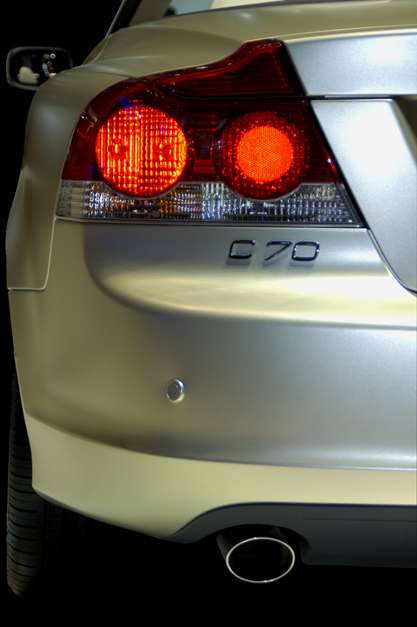 As luzes de posição ou a popular lanterna serve para facilitar a identificação do carro à noite Foto: Shutterstock