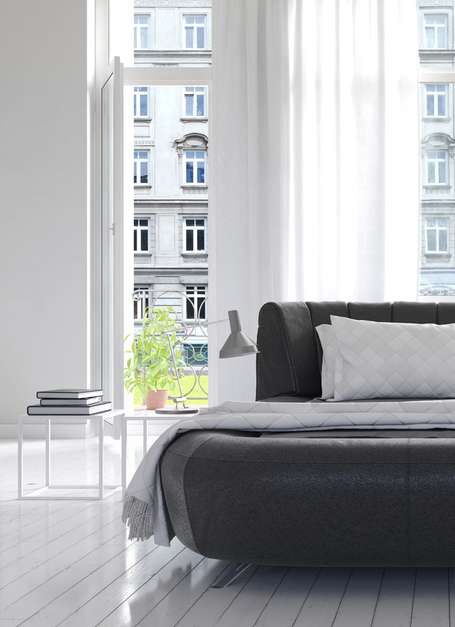 Cortinas claras e plantas são alguns dos artifícios que podem ser usados para amenizar o calor Foto: Shutterstock/ Horiyan