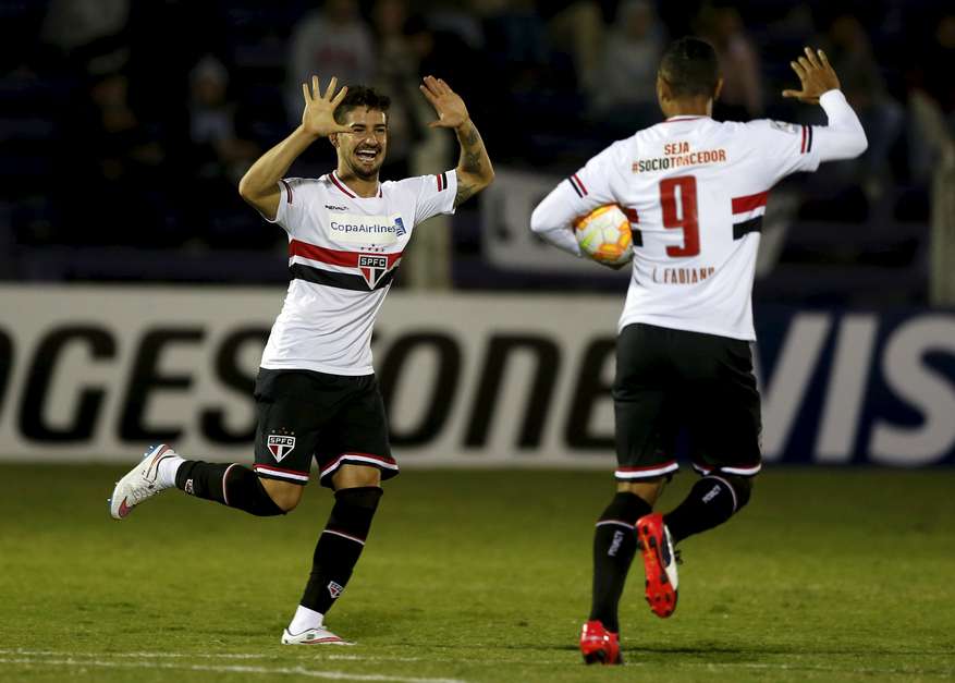 Alexandre Pato marcou o gol de empate do São Paulo no Uruguai Foto: Andres Stapff / Reuters