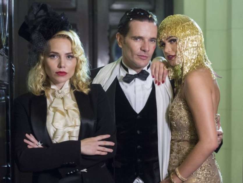 Em 'Nada Será Como Antes', Bruna Marquezine (Beatriz) vive um triângulo amoroso com Júlia (Leticia Colin) e Otaviano (Daniel de Oliveira) Foto: Divulgação, TV Globo / PurePeople