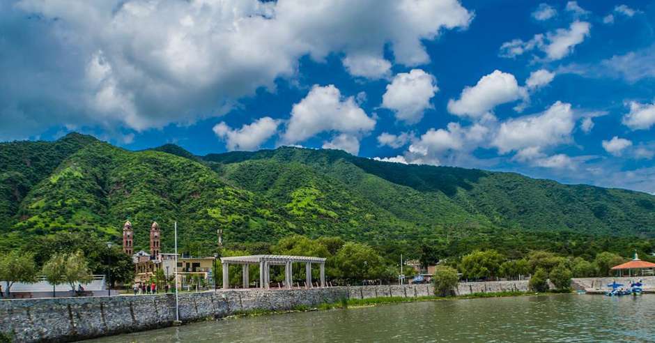 Dentre seus principais pontos turísticos estão a Praça das Armas, o Teatro Degollado, a Praça dos Fundadores, o Palácio do Governo de Jalisco e o museu Instituto Cultural Cabañas. Foto: Shutterstock / PureViagem