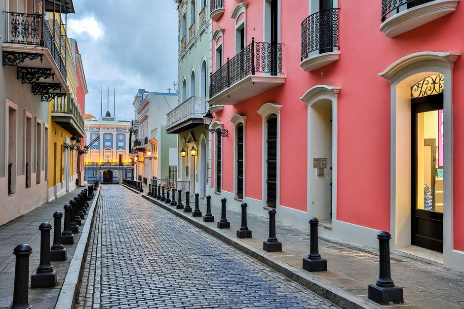 Suas ruelas de paralelepípedo e casinhas coloniais encantam qualquer um... Foto: Shutterstock / PureViagem