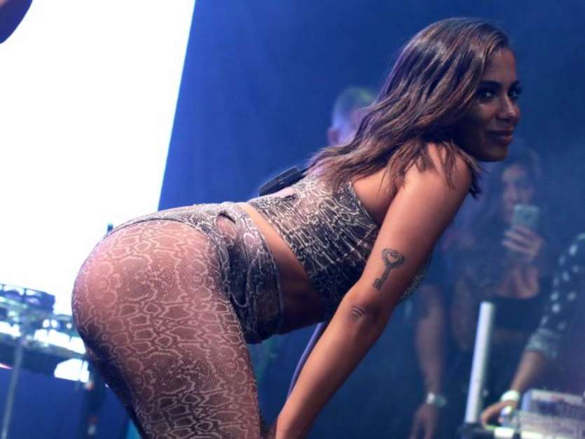 Anitta teria tido cenas cortadas do clipe de 'Switch', parceria com Iggy Azalea Foto: AGNews / PurePeople