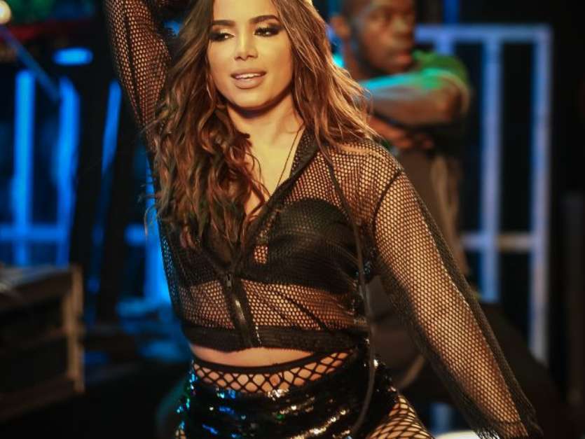 Anitta teria tido cenas cortadas do clipe de 'Switch', parceria com Iggy Azalea Foto: AGNews / PurePeople