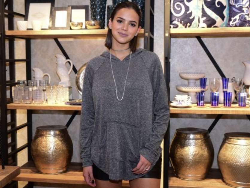 'Sempre tem mentiras, aprendi a não me estressar com isso', afirmou Bruna Marquezine Foto: AGNews / PurePeople