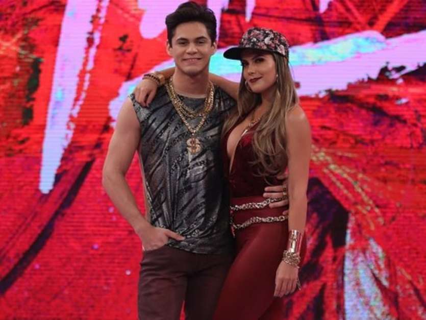 No 'Dança dos Famosos', Lucas Veloso garantiu que o beijo na bailarina Nathália Melo foi técnico Foto: Divulgação, TV Globo / PurePeople