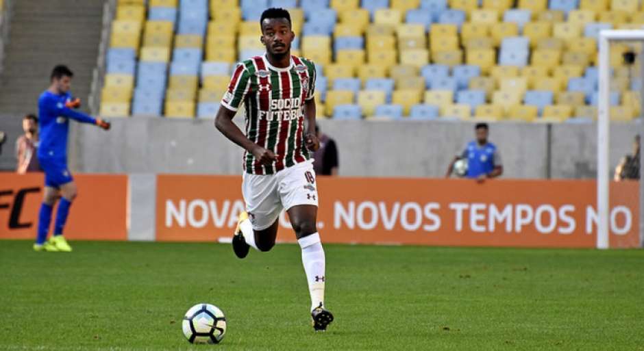 O zagueiro Mina acabou deixando o Palmeiras este mês e foi defender o Barcelona, que já tinha um acordo pelo colombiano, mas pediu a antecipação da transferência Foto: Divulgação/Barcelona / LANCE!