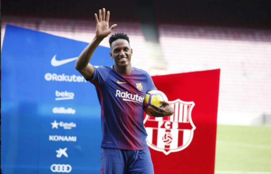 O zagueiro Mina acabou deixando o Palmeiras este mês e foi defender o Barcelona, que já tinha um acordo pelo colombiano, mas pediu a antecipação da transferência Foto: Divulgação/Barcelona / LANCE!