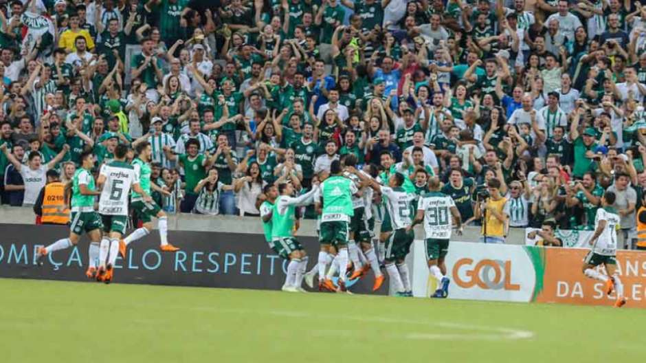 Com apenas uma derrota (para o Corinthians) em 14 partidas oficiais fora de casa, o Palmeiras dispara como o clube de Série A com o melhor aproveitamento como visitante na temporada. No momento, o Verdão não perde há nove jogos (oito vitórias e um empate) longe de seus domÃnios Foto: Geraldo Bubniak/AGB / LANCE!