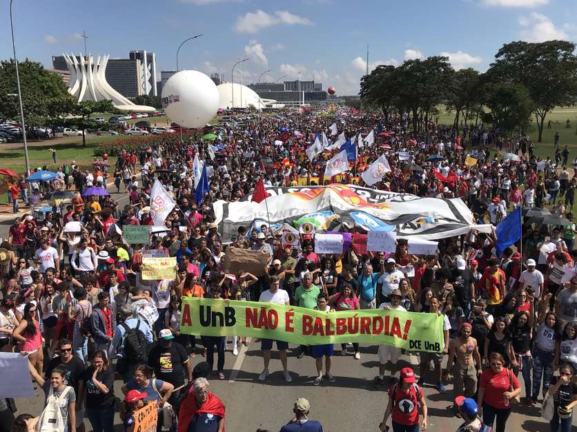 Protesto de estudantes e professores contra os cortes na educaÃ§Ã£o feitos pelo governo federal no Largo do RosÃ¡rio no centro de Campinas, interior de SÃ£o Paulo, nesta quarta-feira, 15 de maio de 2019 Foto: LUCIANO CLAUDINO / EstadÃ£o ConteÃºdo