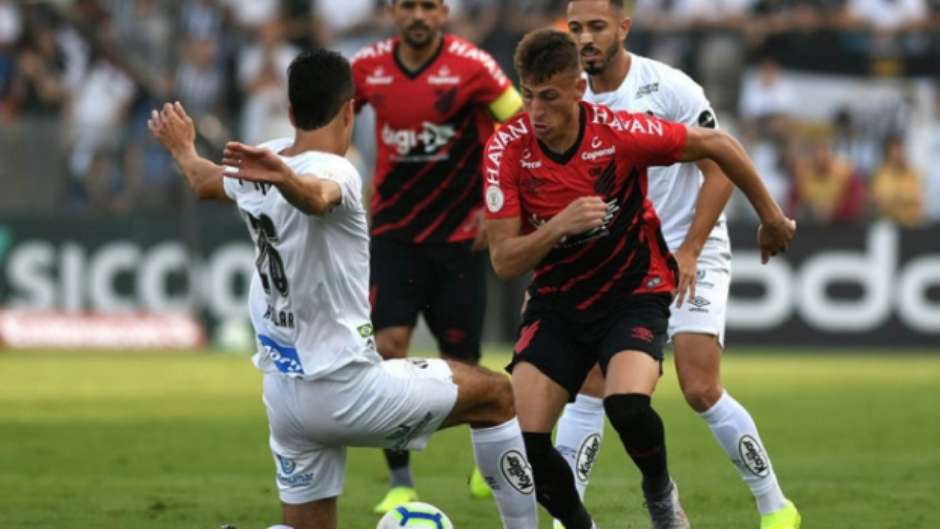 Racing encara Wanderers para quebrar jejum de quase 20 anos